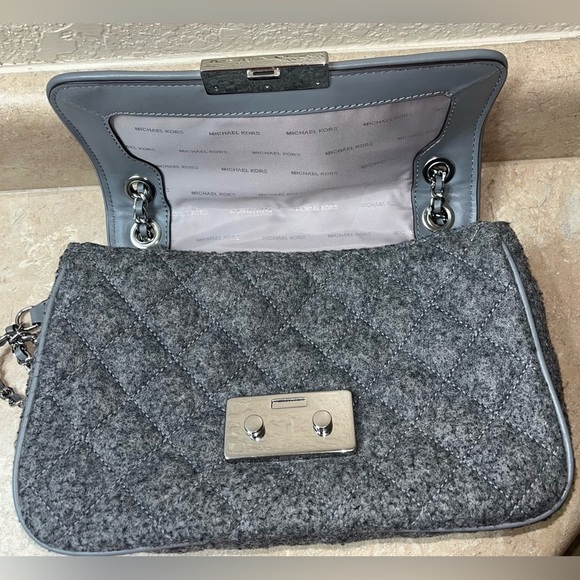 Michael Kors Large Sloan Grey Shearling Shoulder Bag, Chain Link Handle Straps - Picture 13 of 16
